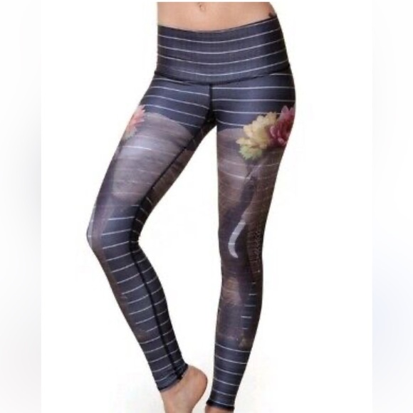 TEEKI Love the Elephant print hot Pants Leggings Size Small ~NWOT Small USA - Picture 1 of 4
